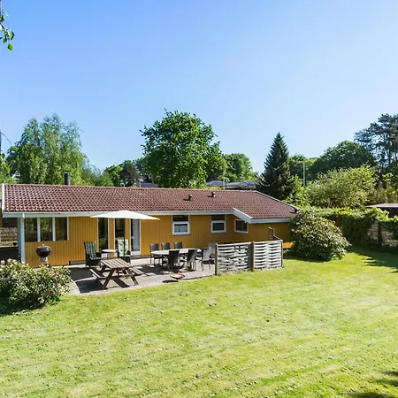 3 Bedroom Awesome In Holiday home